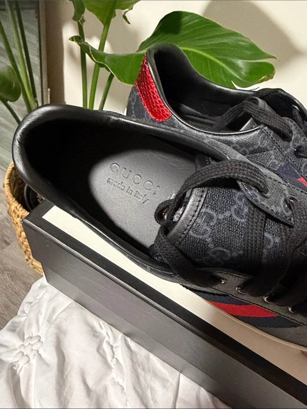 Gucci Ace GG Supreme canvas sneakers. Authentic